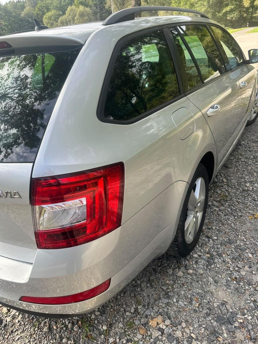 Skoda Octavia 2015 — interior