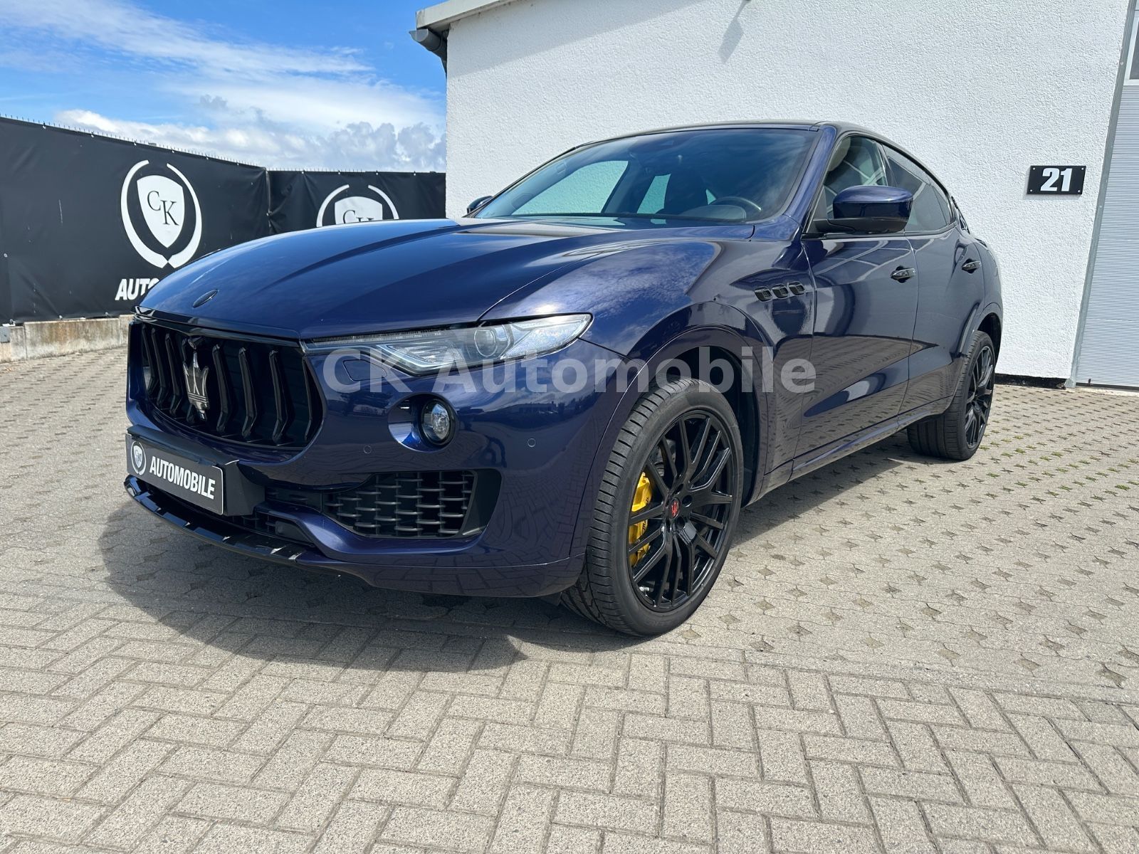 Fahrzeugabbildung Maserati Levante GranLusso S Q4/Navi/Pano/LED/360°Kam.