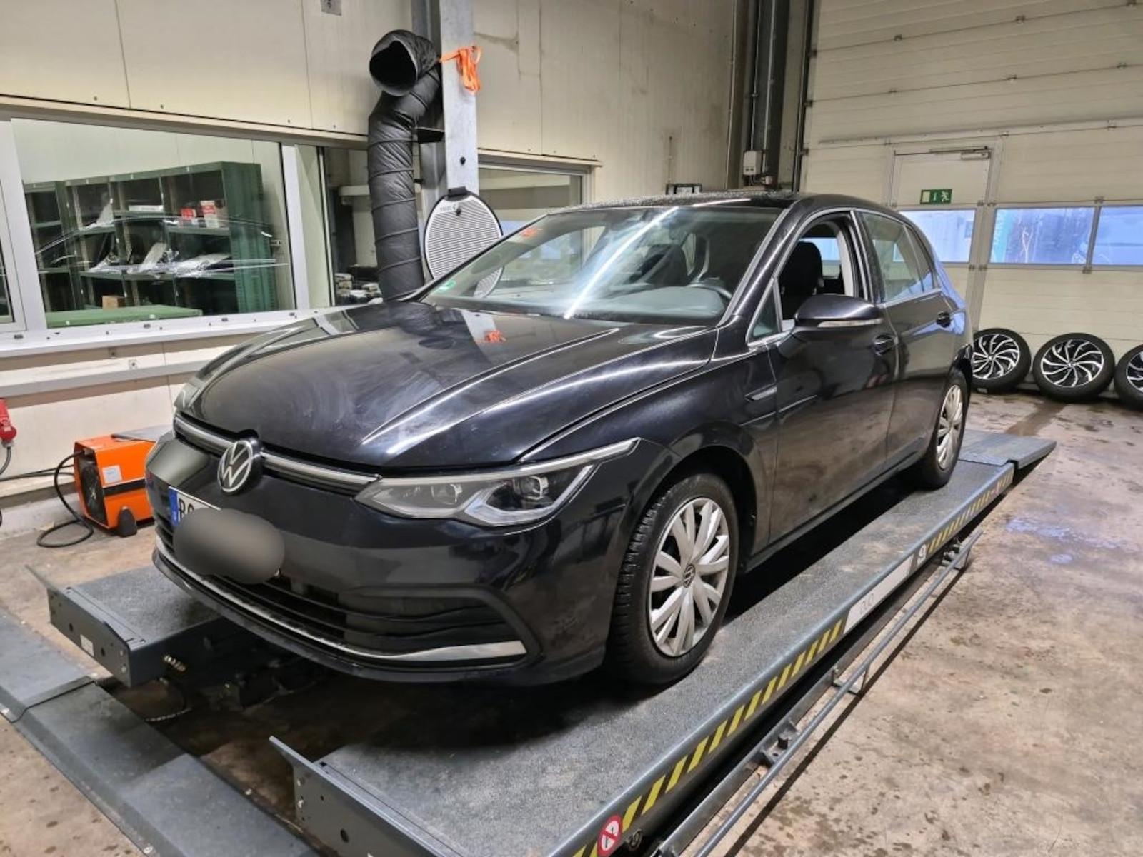 Volkswagen Golf VIII Lim Style TDI DSG*PANO*LED*AHK*NAVI*