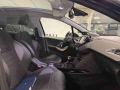 PEUGEOT 2008 1.2 Allure/NAVI/SHZ/PANO/KLIMA/CARPLAY PEUGEOT 2008 1.2 Allure/NAVI/SHZ/PANO/KLIMA/CARPLAY