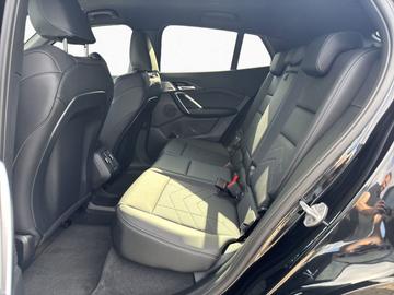 2025 BMW IX2 缩略图 12