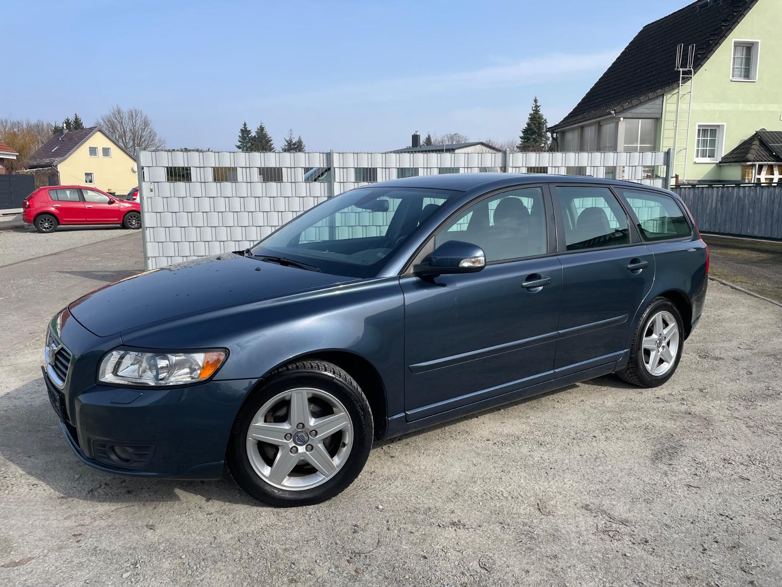 Volvo V50 1.6D DRIVe Kinetic *Klima AHK Xenon*