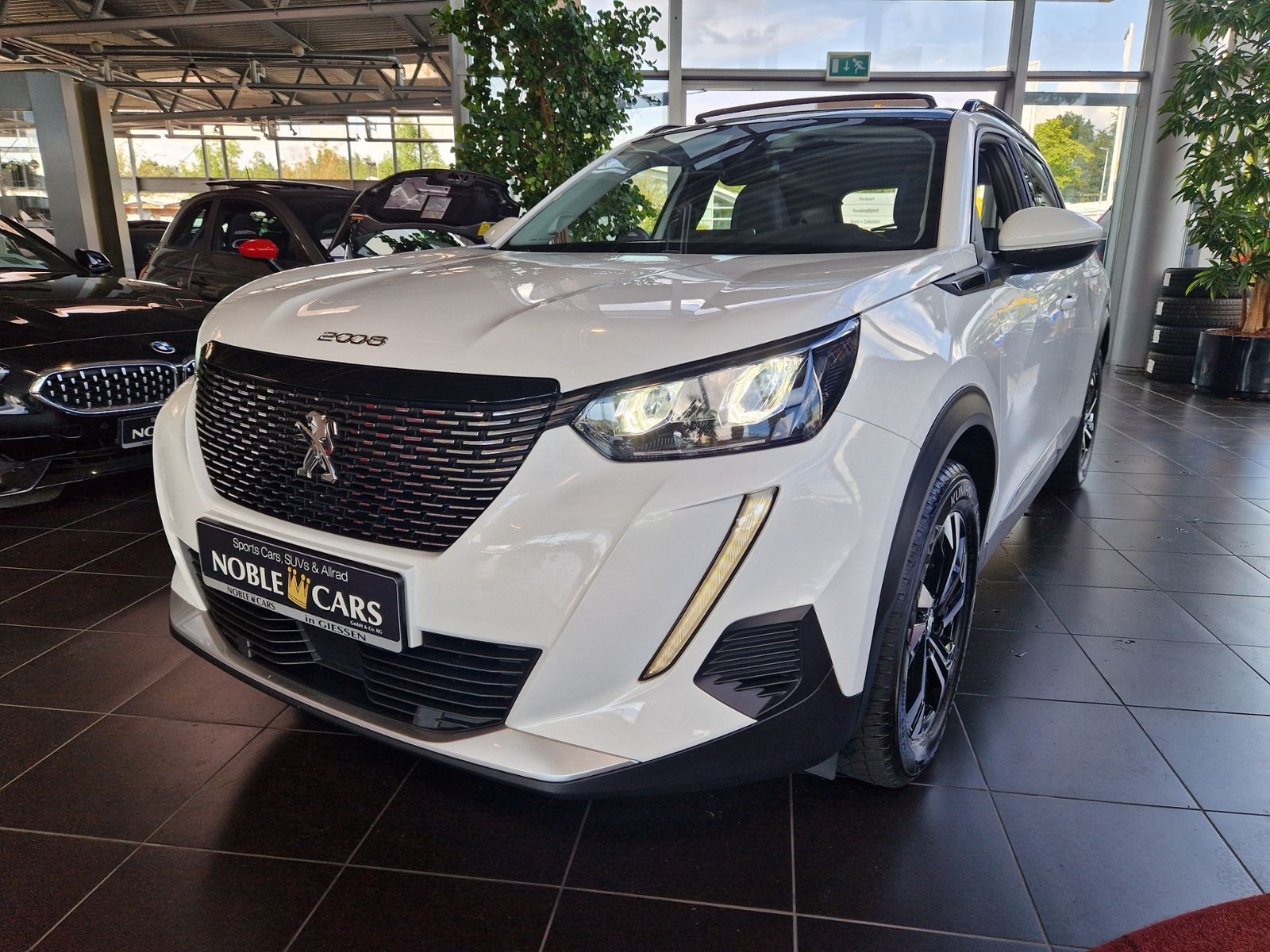 Fahrzeugabbildung Peugeot 2008 Allure PANO KLIMA LED NAVI ALU