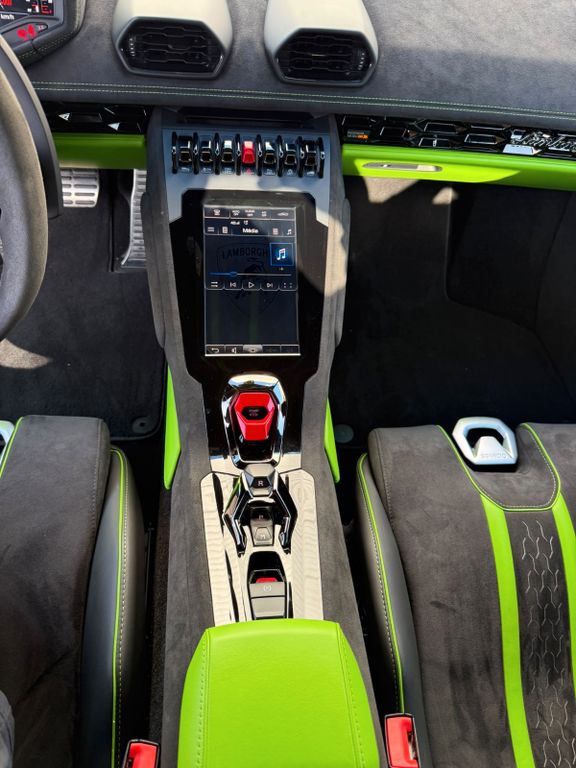 LAMBORGHINI Huracán 2024