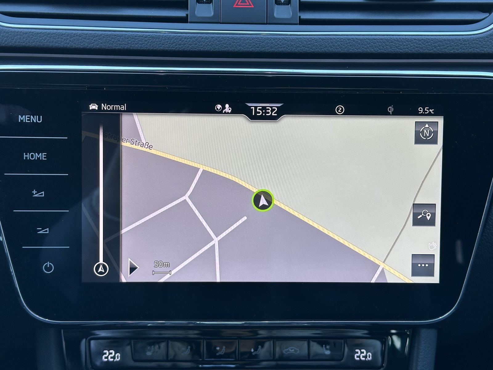 Fahrzeugabbildung SKODA Superb Combi 1.4 TSI DSG Style iV NAV+LED+AHK+PP