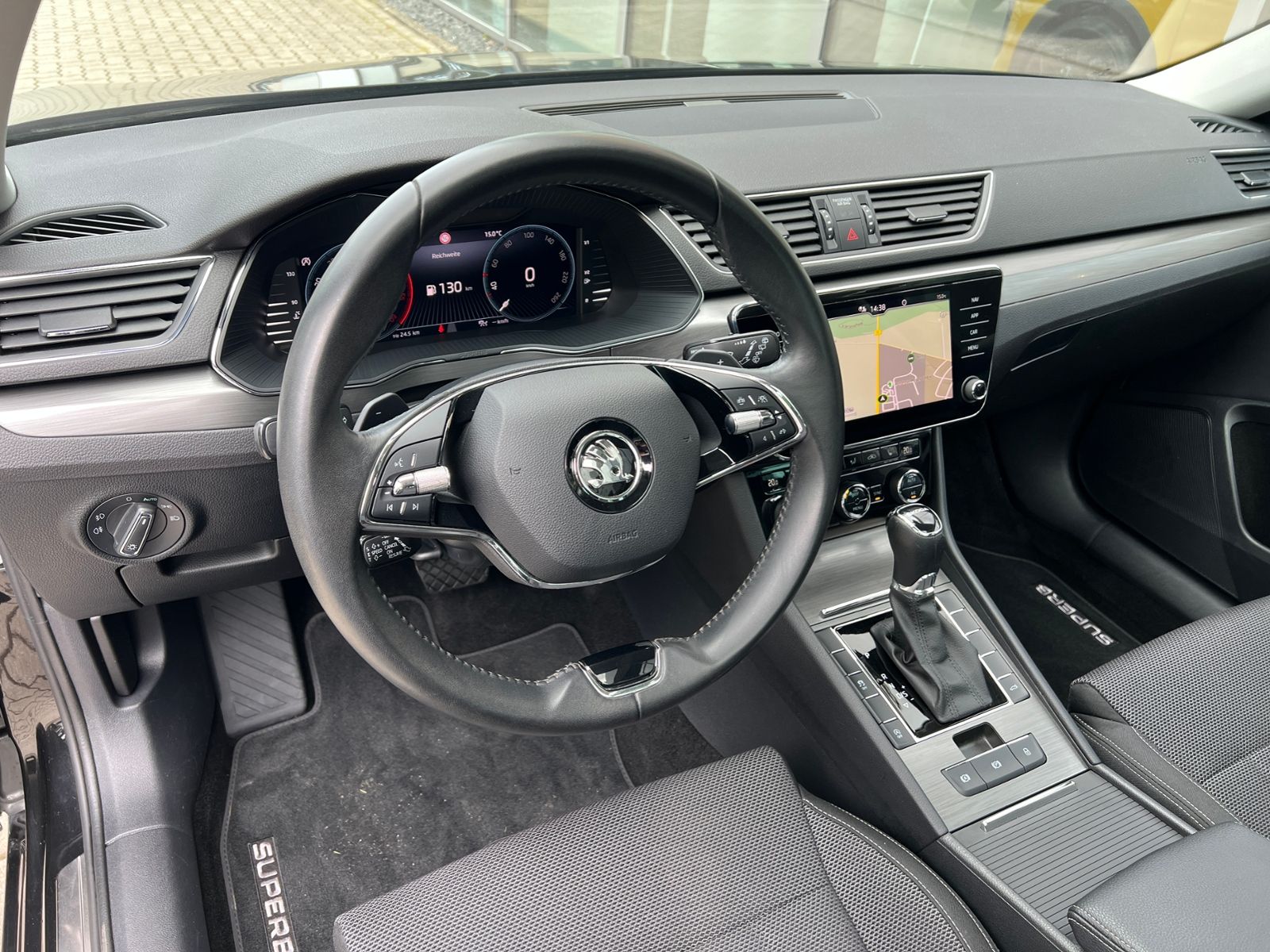 Fahrzeugabbildung SKODA Superb Combi Style 2.0 TDI DSG *AHK,LED,Pano,ACC