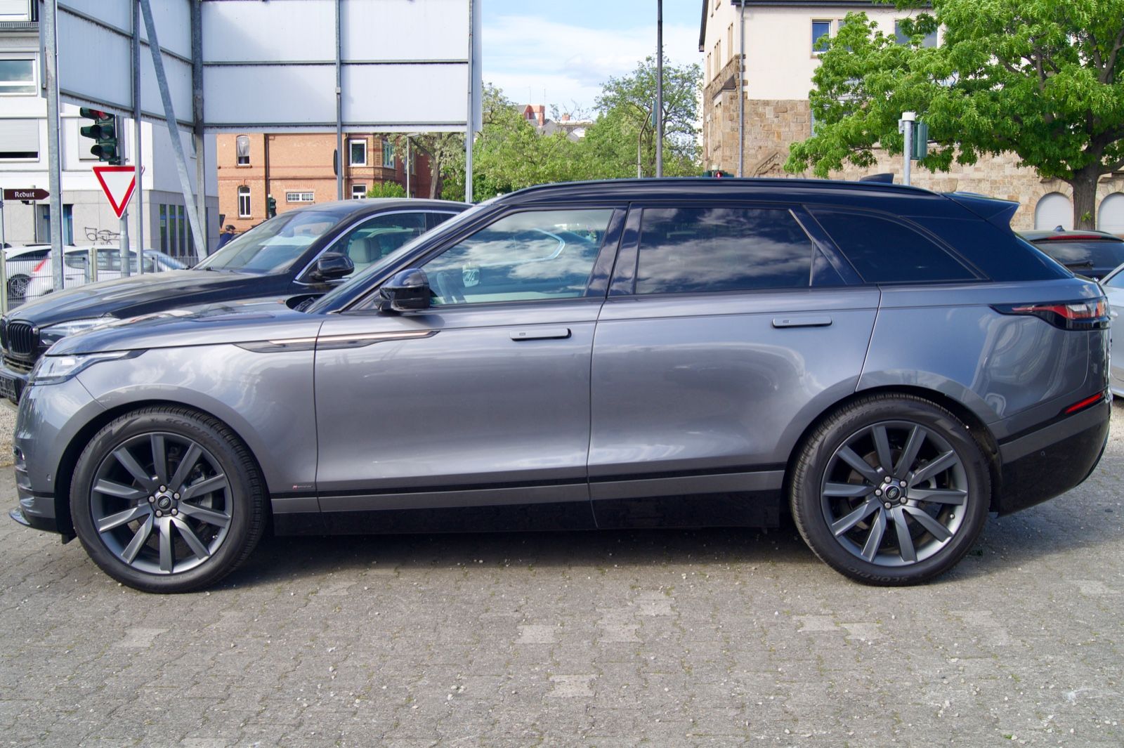 Fahrzeugabbildung Land Rover RANGE ROVER VELAR R-DYNAMIC*PANO+21`LM+MATRIX*