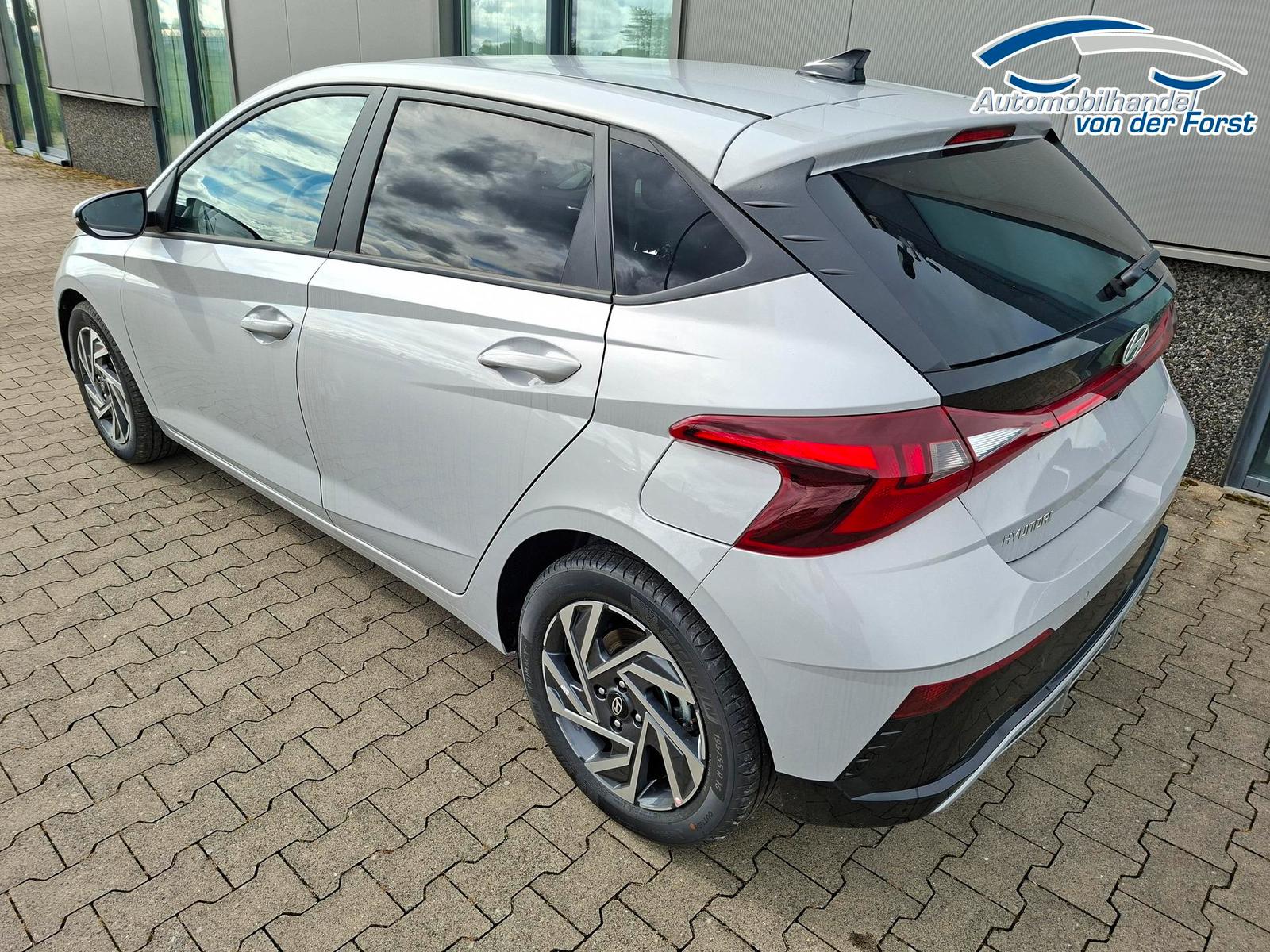 Hyundai "Family" LIEFERUNG KOSTENLOS! 1.0 T-GDI 90PS,...