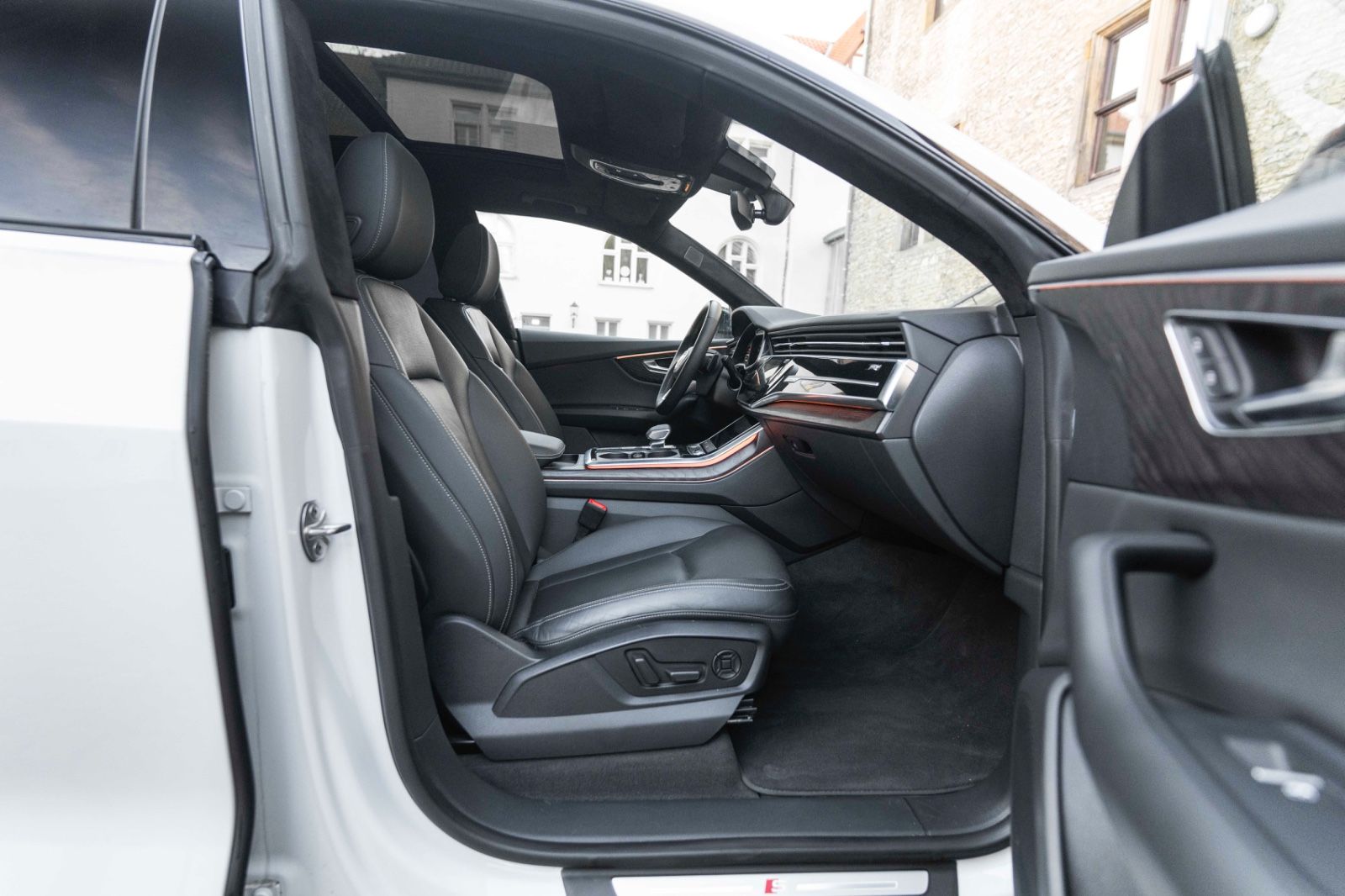 Fahrzeugabbildung Audi Q8 55 TFSI Quattro S-LINE B&O 3D ACC MATRIX NAV