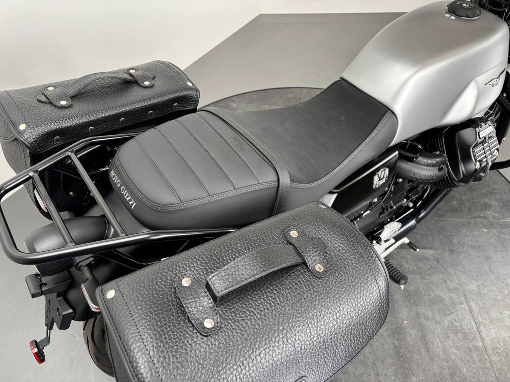 Fahrzeugabbildung Moto Guzzi V7 IV STONE *LEDERTASCHEN *NEUWERTIG