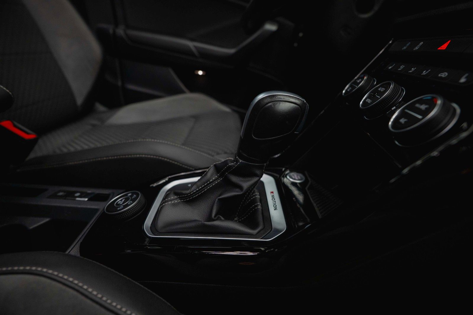 Fahrzeugabbildung Volkswagen T-Roc R 4Motion Performance *ACC*DCC*Pano*LED*