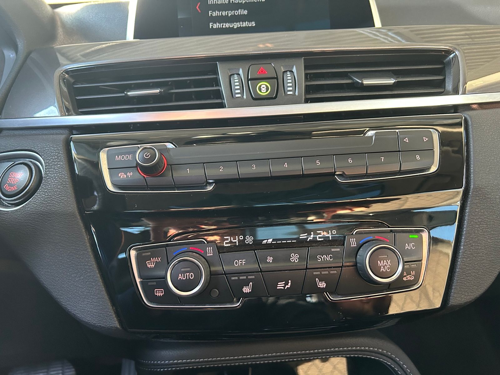 Fahrzeugabbildung BMW X1 sDrive 20 i xLine PANO AHK LED NAVI