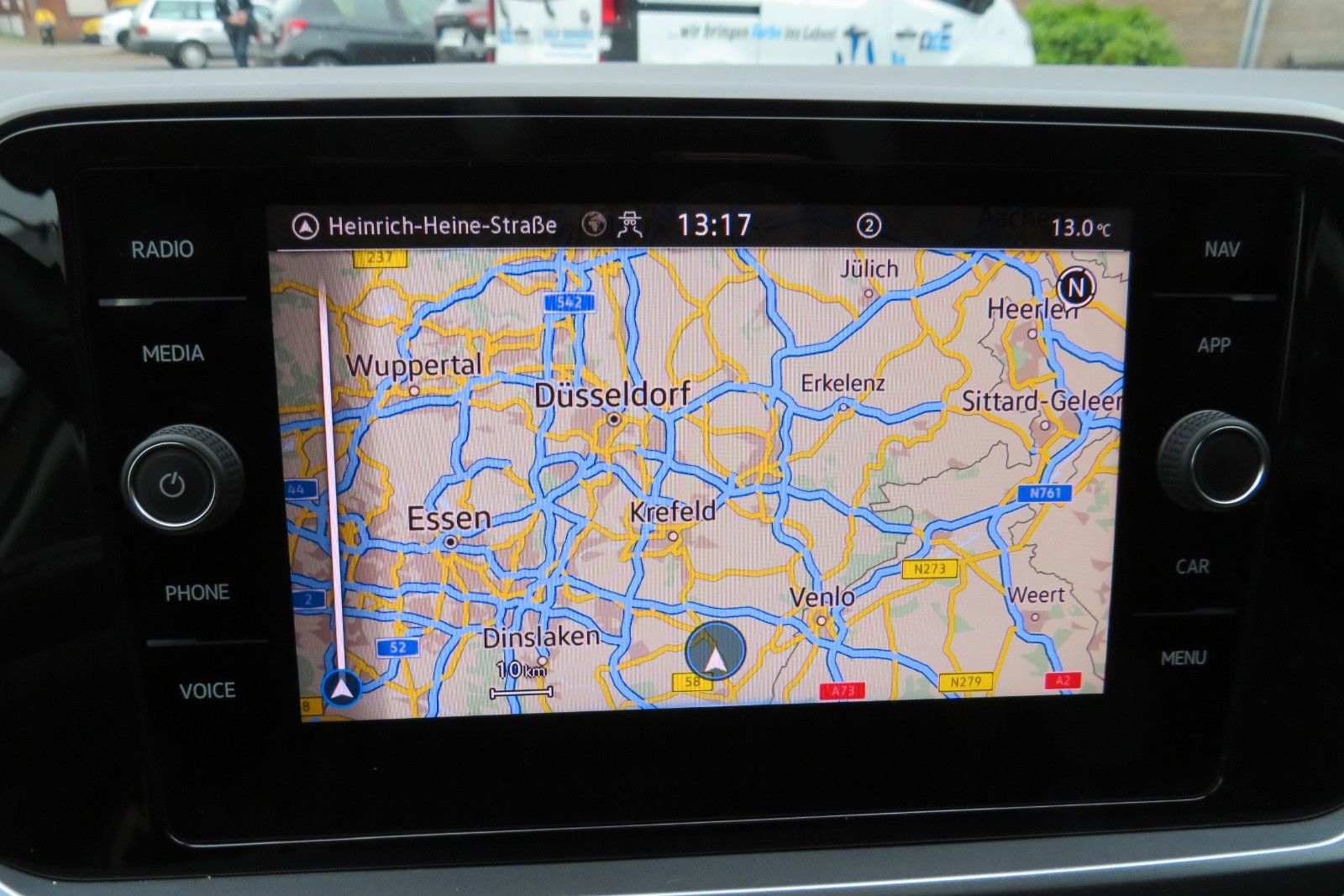 Fahrzeugabbildung Volkswagen T-Roc Life AHK ACC SITZH GJ NAVI APP 1.HD