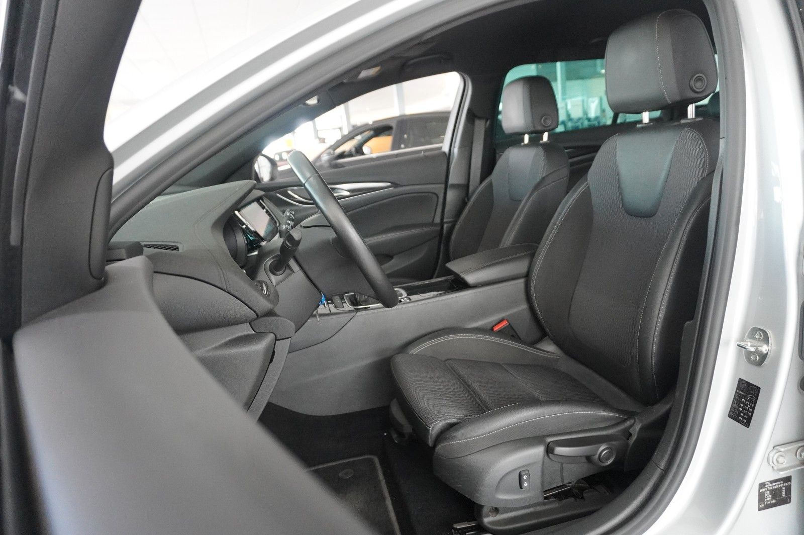 Fahrzeugabbildung Opel Insignia B ST 1.5D ELEGANCE NAVI/LED/KAMERA/DAB+