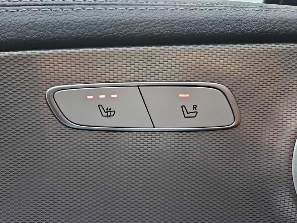 Fahrzeugabbildung Mercedes-Benz E 300 d T AMG ACC HUD Navi LED SHZ KeyLess Sport