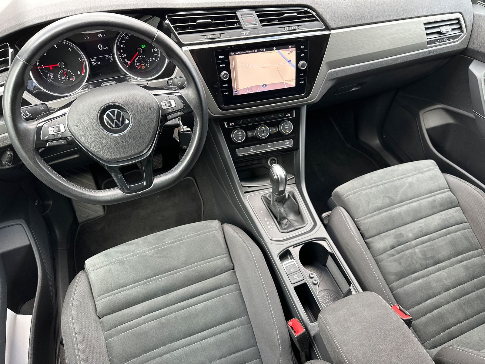 Fahrzeugabbildung Volkswagen Touran 2.0 TDI DSG Comfortline NAV+ACC+KAMERA+PP