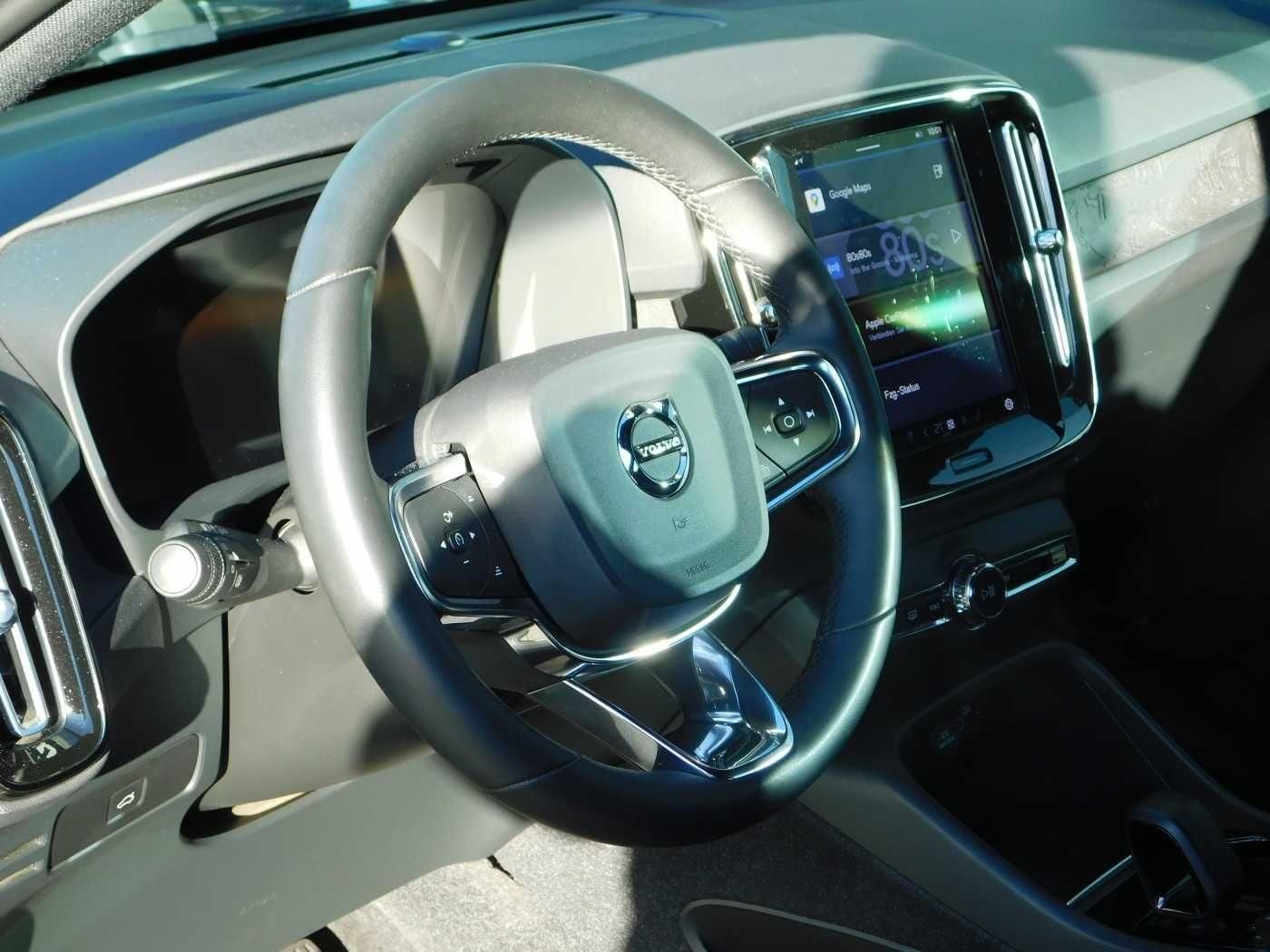 Fahrzeugabbildung Volvo XC40 Recharge Twin Motor AWD Plus 'AHK, GJR'