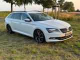 Skoda Superb 2.0 TDI DSG Combi TÜV neu Scheckheft - Skoda Gebrauchtwagen in Celle