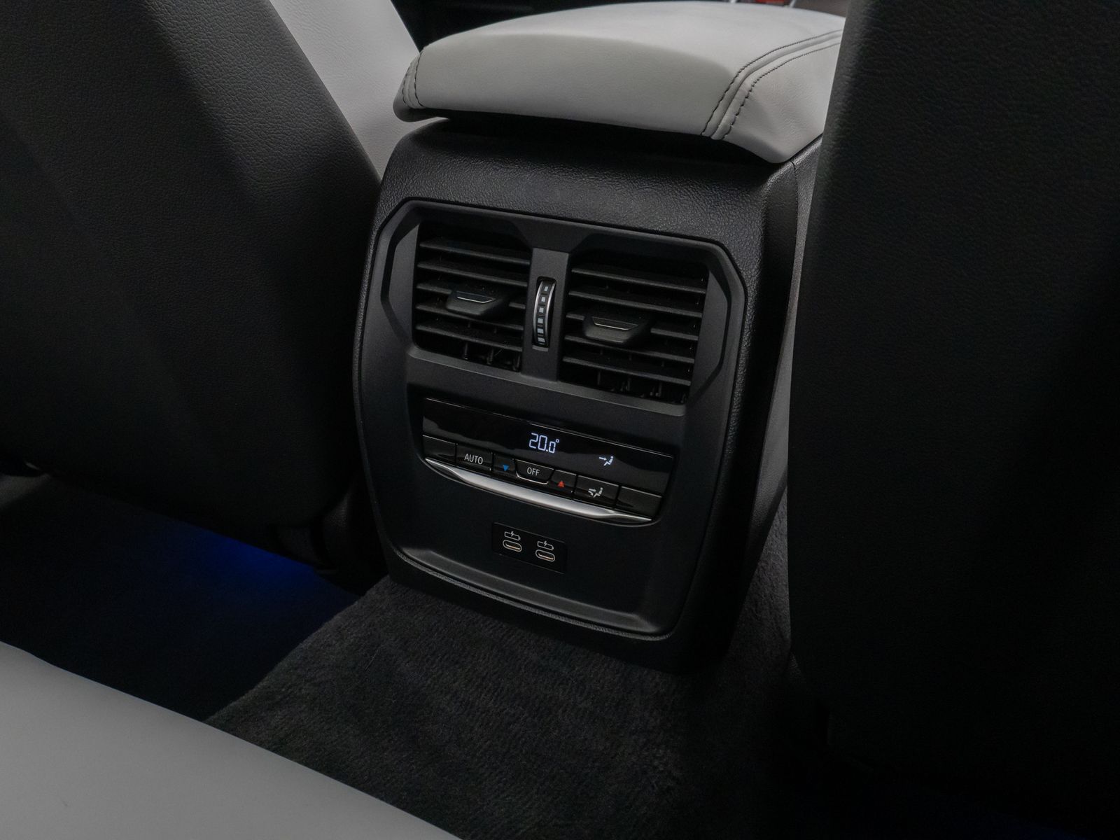 Fahrzeugabbildung BMW M4 xD Coupé Competition Kamera Glasdach HUD H/K