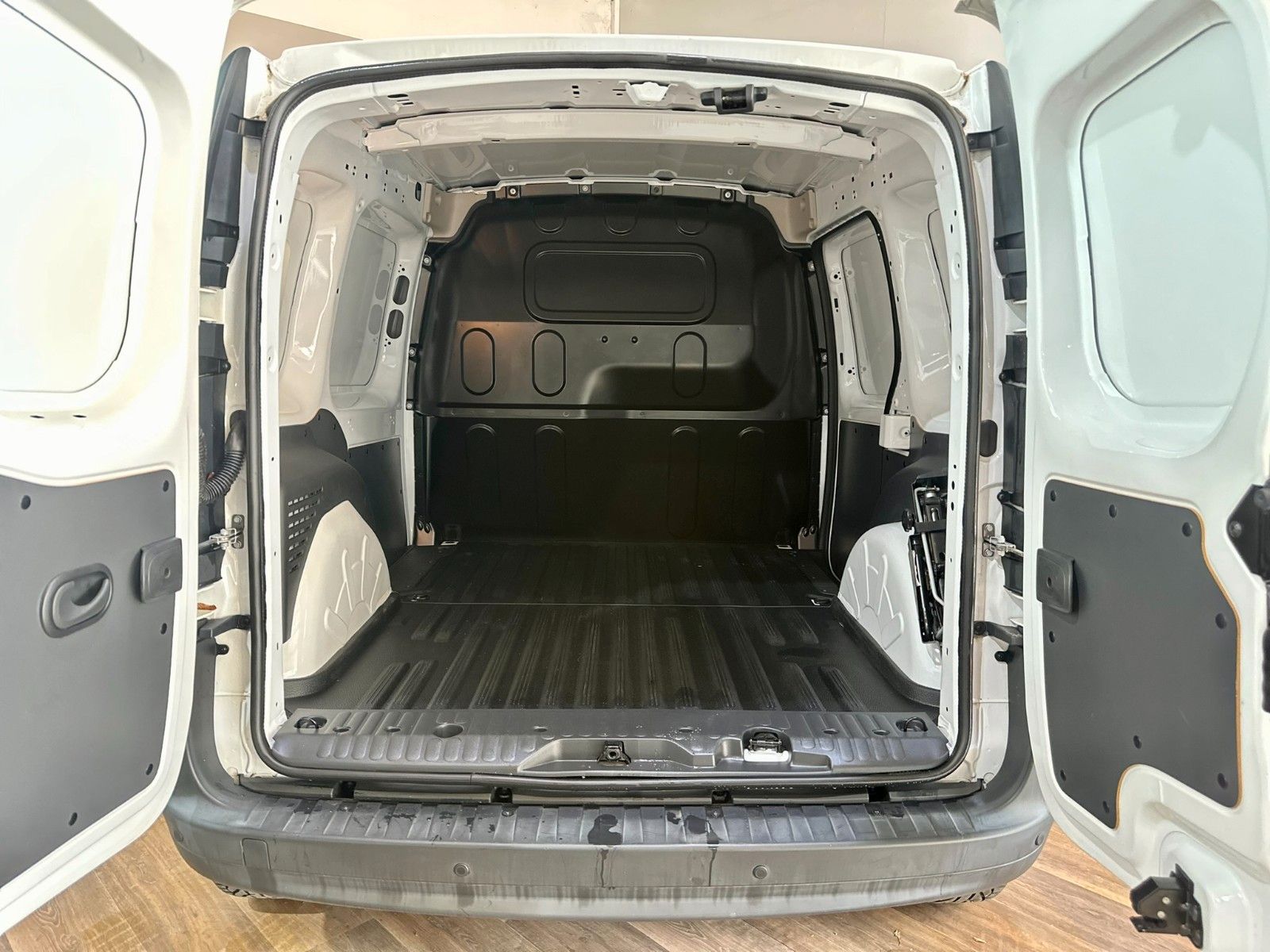 Fahrzeugabbildung Renault Kangoo Rapid*Radio*Klima*ZV*