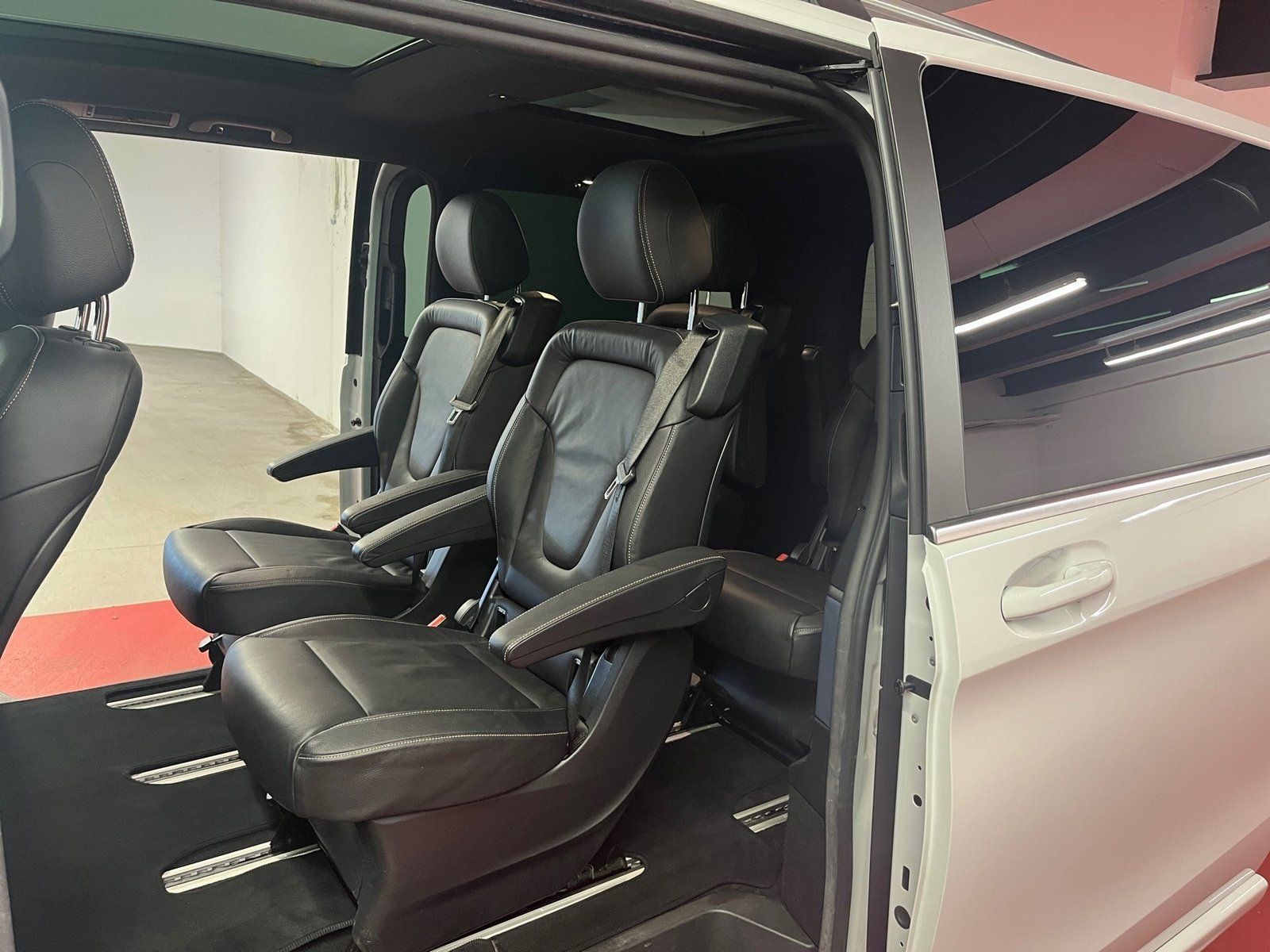 Fahrzeugabbildung Mercedes-Benz EQV 300 AVANTGARDE Lang*Totwink*Kamera*el.Heck*