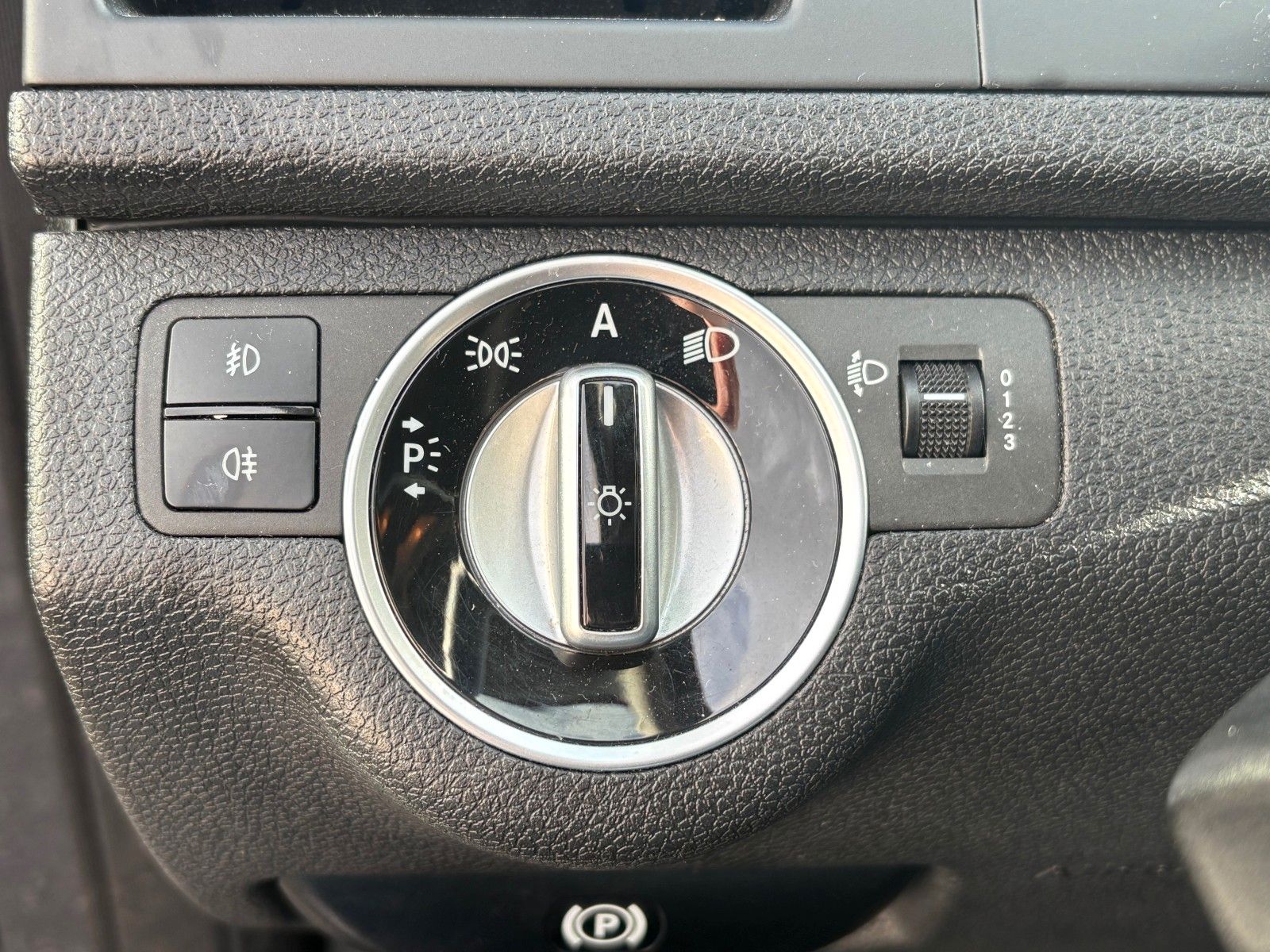 Fahrzeugabbildung Mercedes-Benz C 180 T CGI BE Aut Navi SHZ Classic PDC Tempomat