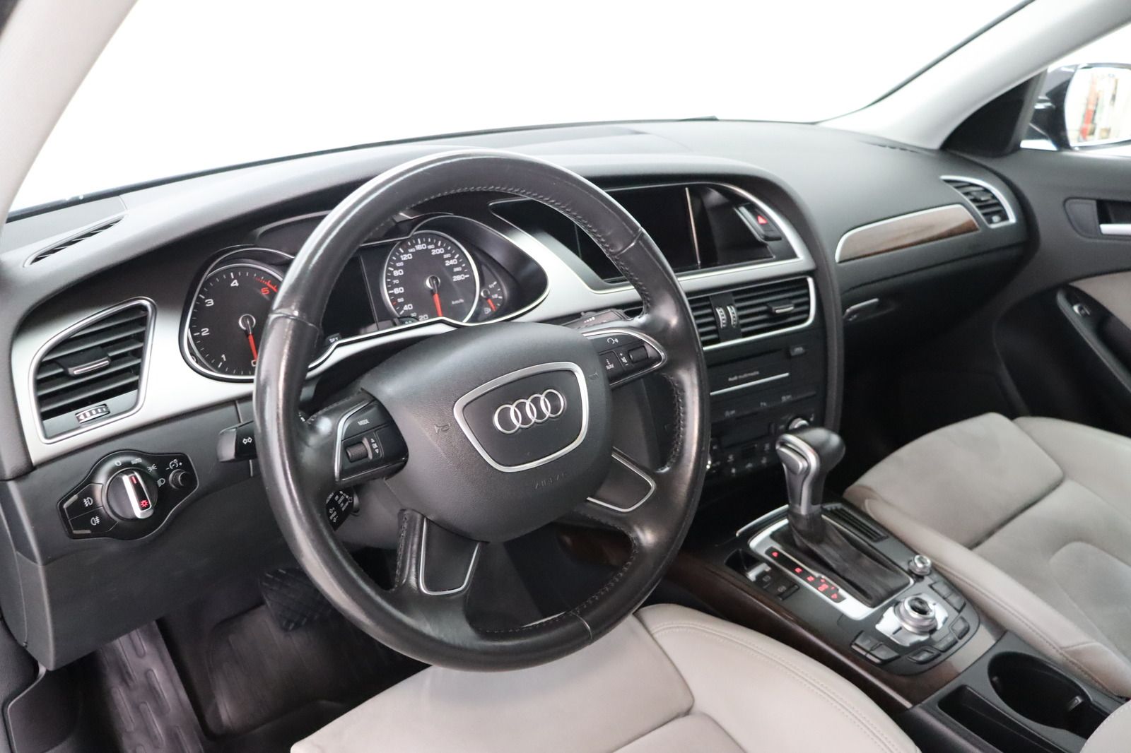 Fahrzeugabbildung Audi A4 3.0 TDI S tronic * Xenon * Navi * el. Sitze