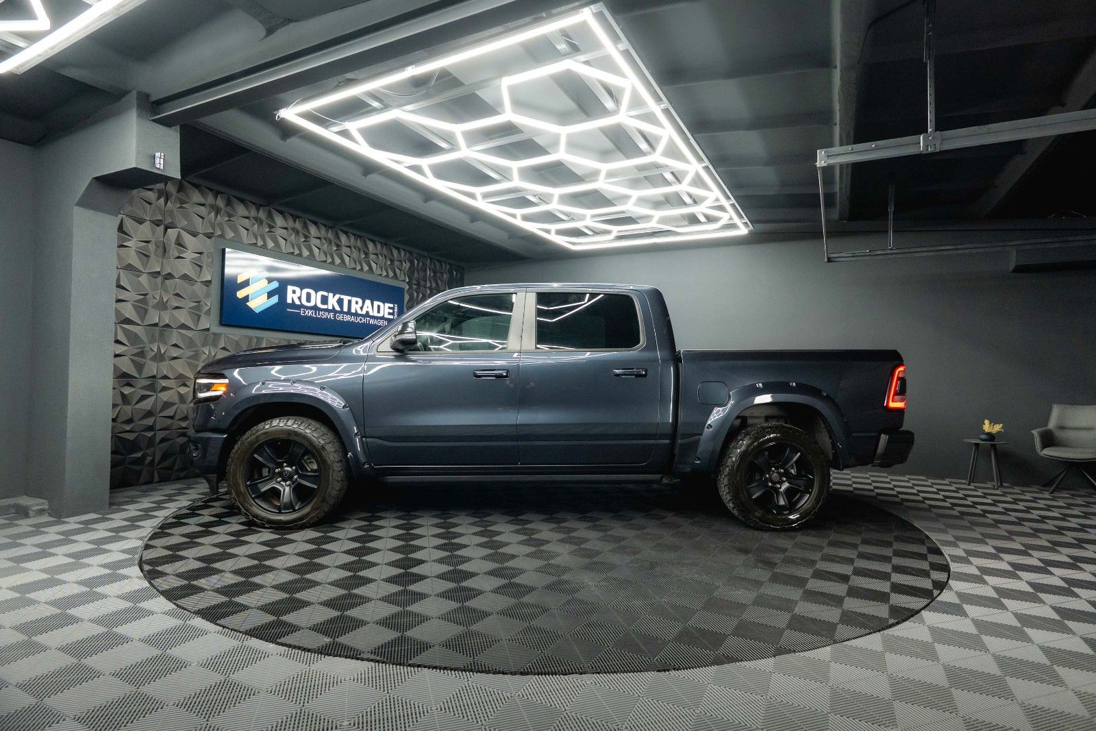 Fahrzeugabbildung Dodge RAM 5.7 V8 HEMI 4x4 OFFROAD Night Limited 19%