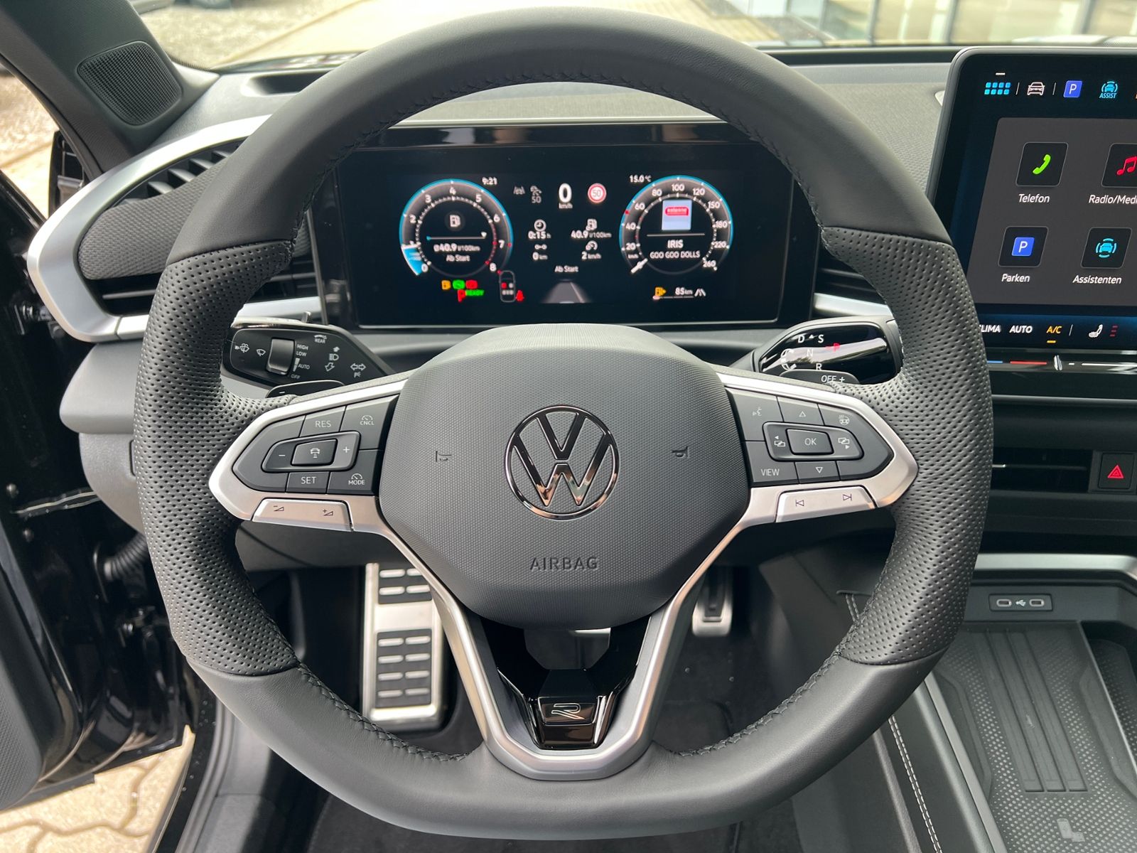Fahrzeugabbildung Volkswagen T-Roc R-Line 1.5 eTSI DSG *AHK, LED, ACC, 18"-LM