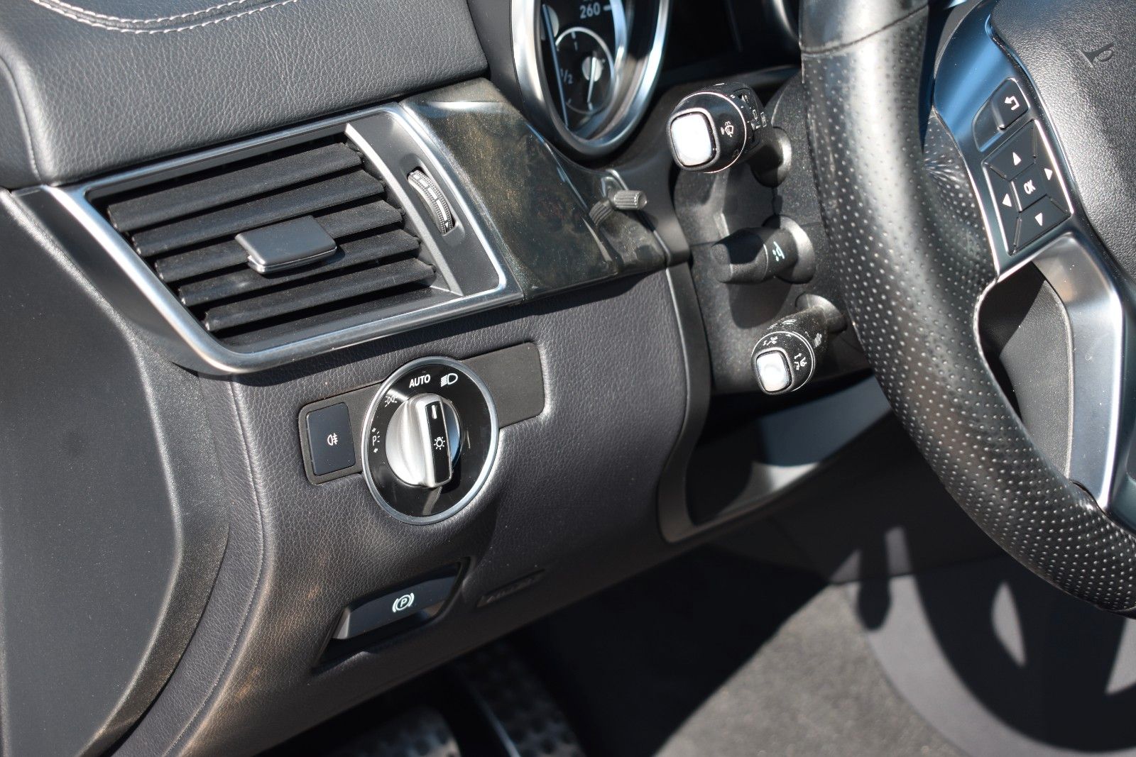Fahrzeugabbildung Mercedes-Benz ML 350 CDI Display Fond H&K AHK Pano Softclose
