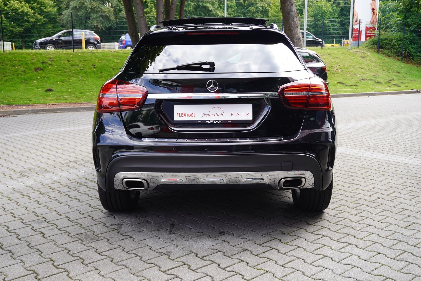 Mercedes-Benz GLA 220d AMG Line LED Navi Pano AHK 360 SHZ foto 7