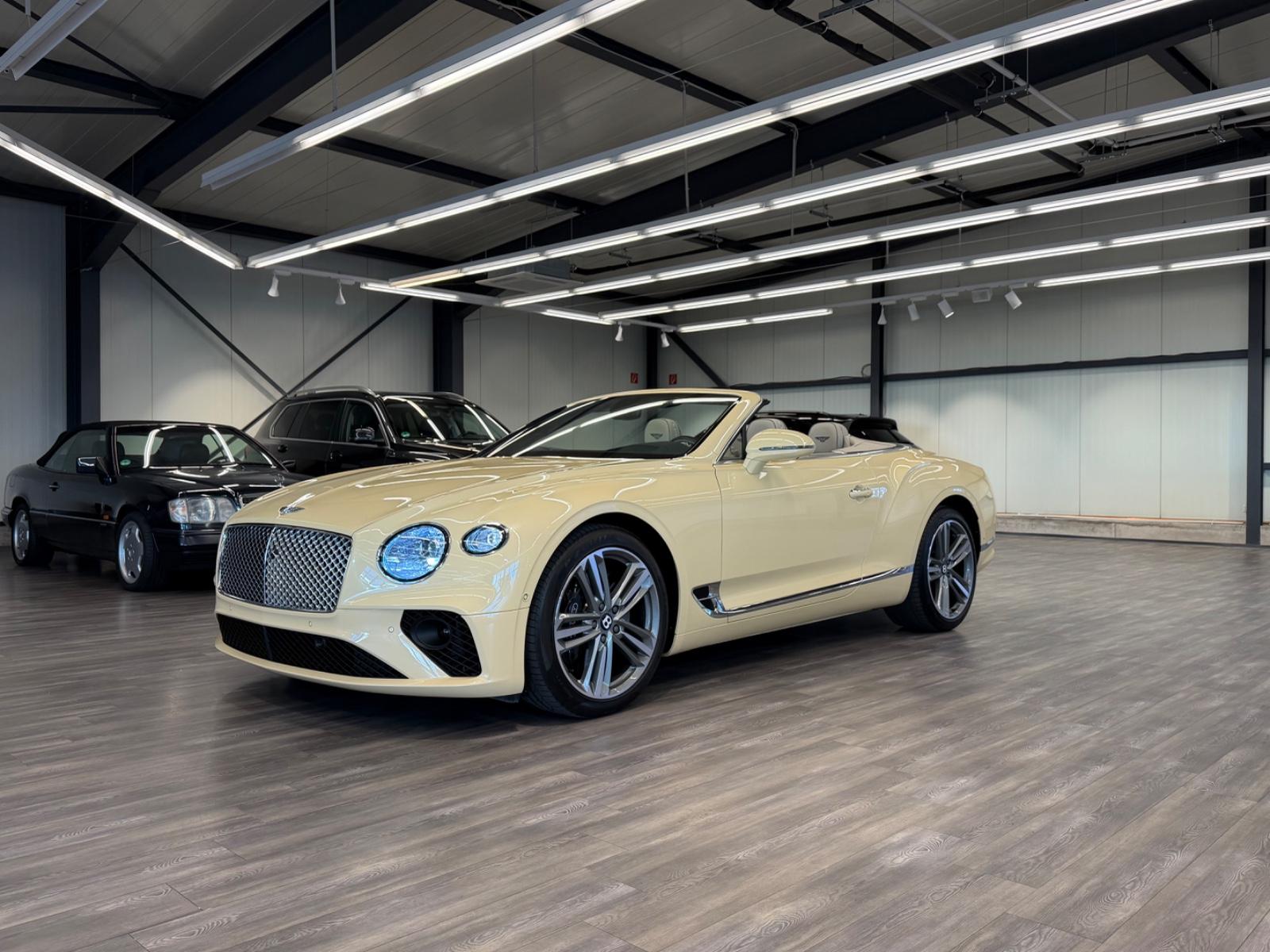 Bentley Continental GTC Rot. Display Naim