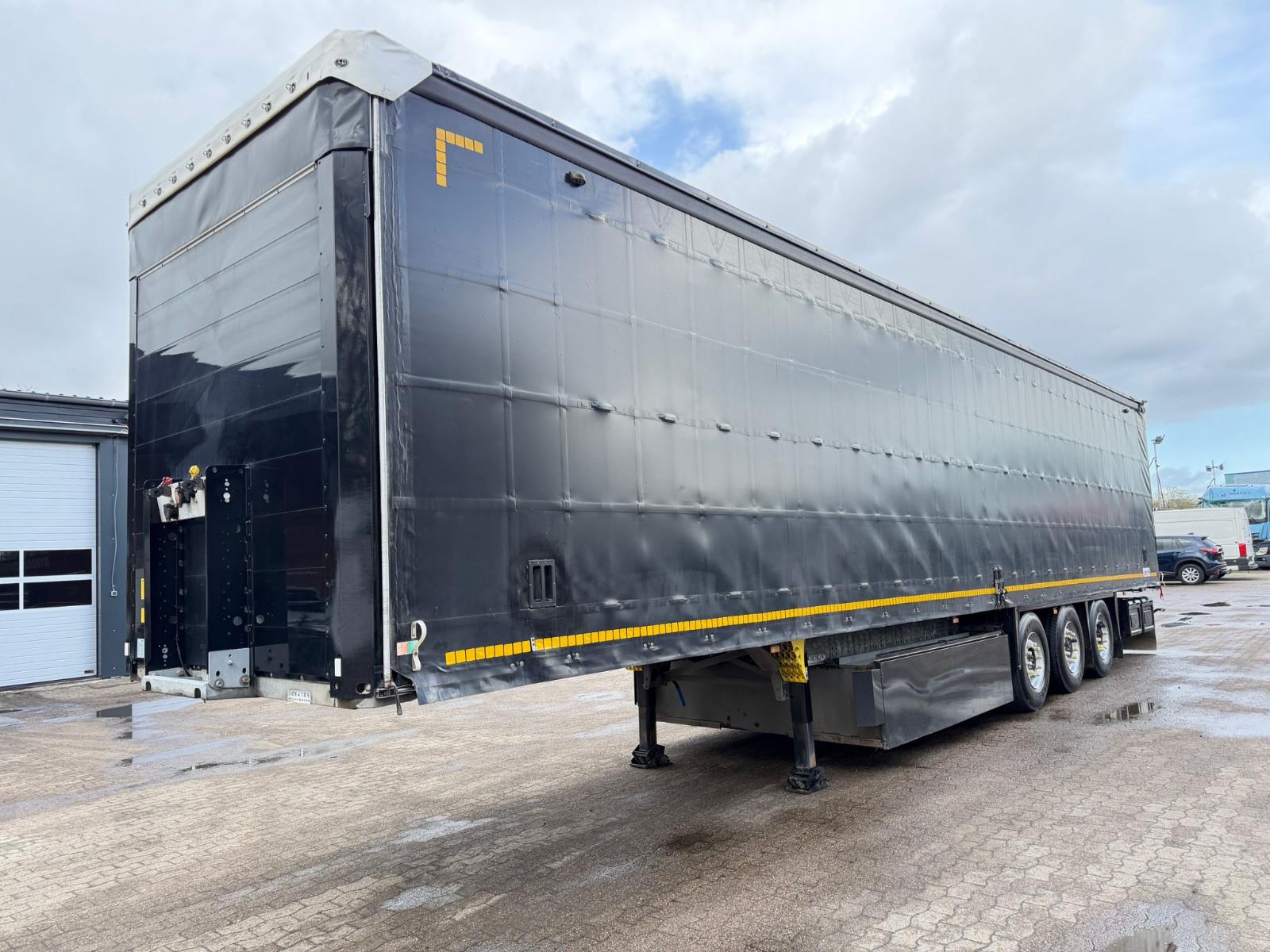 Schmitz Cargobull SCS*S3/ SPEED CURTAIN/2xLIFT/XL/GETRÄNKE/DAIMLER
