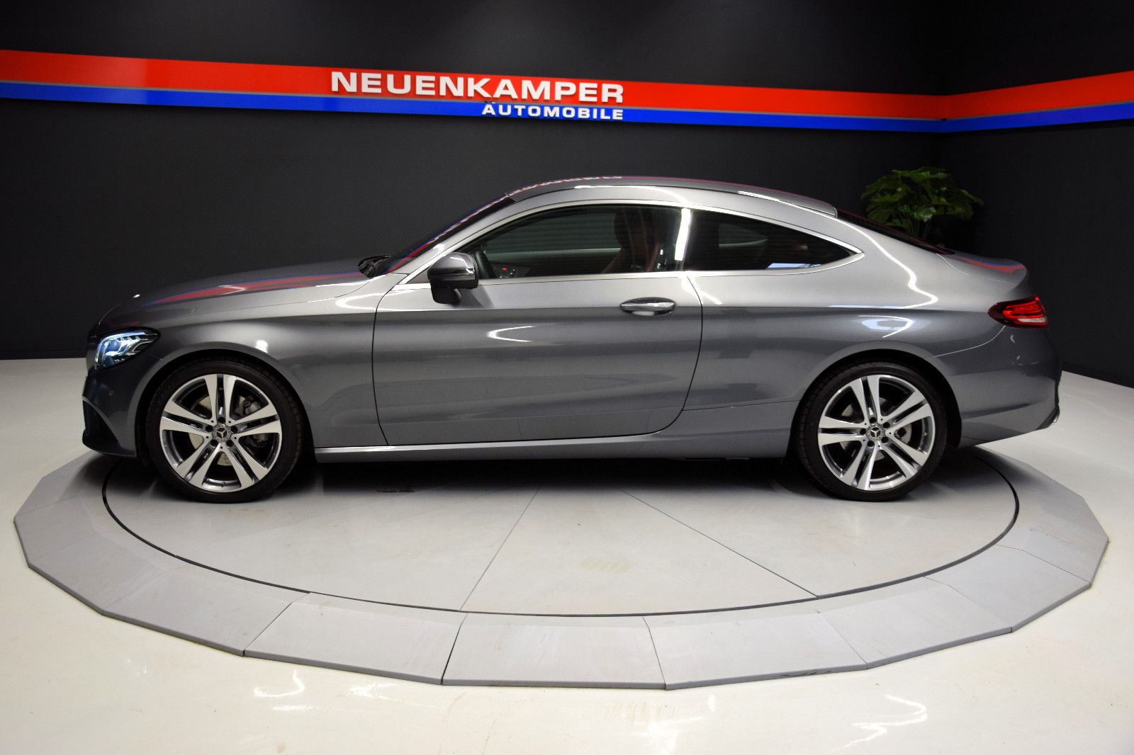 Fahrzeugabbildung Mercedes-Benz C300 4MATIC Coupé AMG LED Rotes Leder 1.Hnd 360°