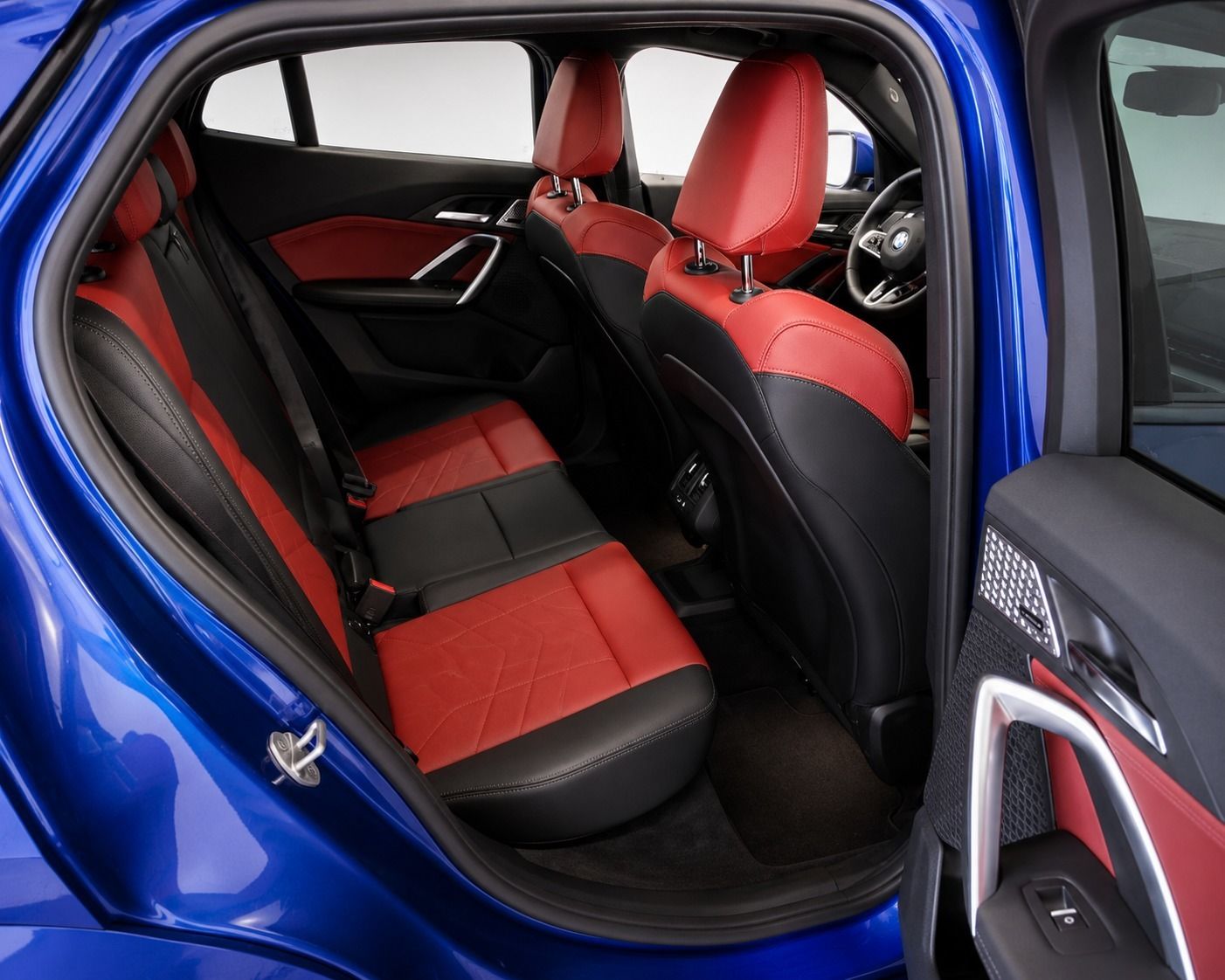 Fahrzeugabbildung BMW X2 20 i sDrive M Sport Pro IconicGlow Coral Rot