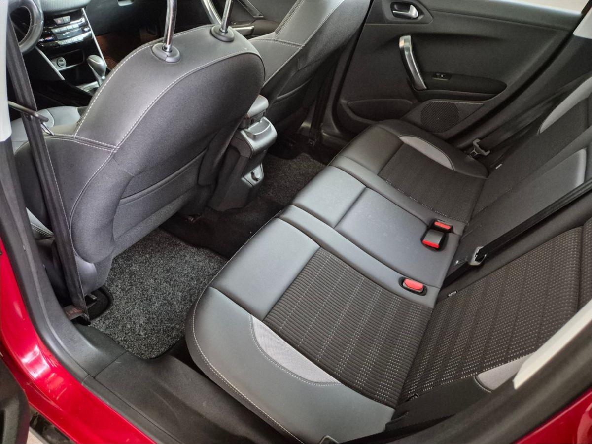 Peugeot 2008 Allure, inkl. 1 Jahr Garantie