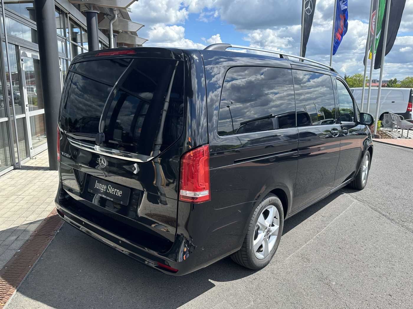 Fahrzeugabbildung Mercedes-Benz V 250 d EDITION ILS Panorama Kamera 8Sitze