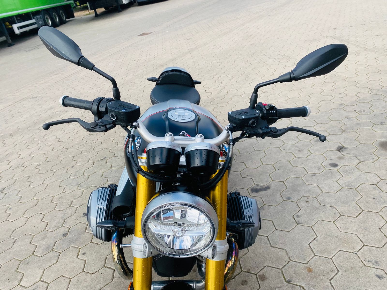Fahrzeugabbildung BMW RnineT 719 Tempomat + Heizgriffe 1587 km!!