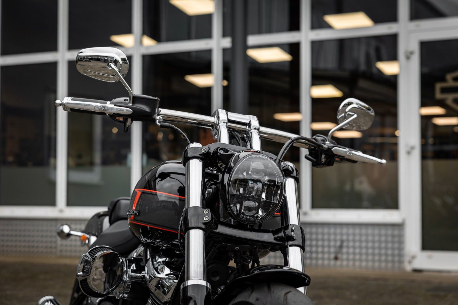 Fahrzeugabbildung Harley-Davidson FXBR Breakout 117 cui MY24 - JEKILL & HYDE