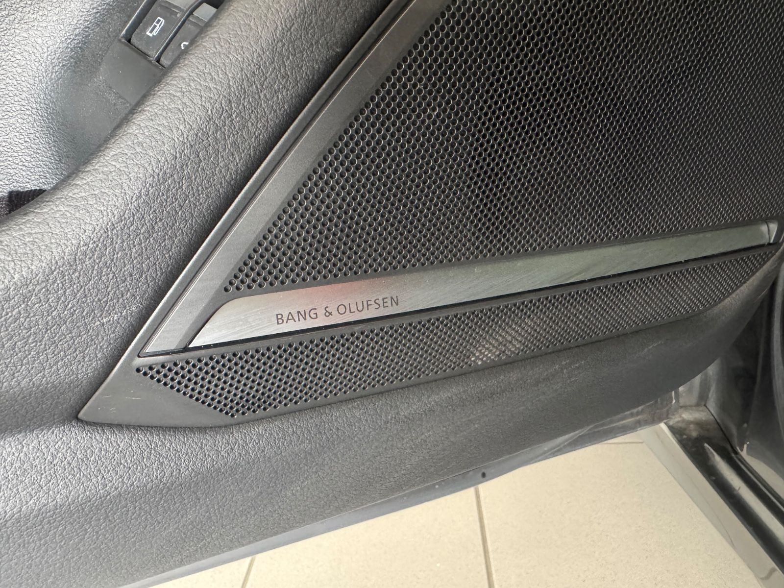Fahrzeugabbildung Audi A6 55 TFSI e quattro/S-Line/HUD/LED/TeiLeder/360