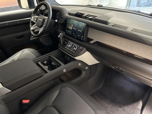 LAND-ROVER Defender 2023