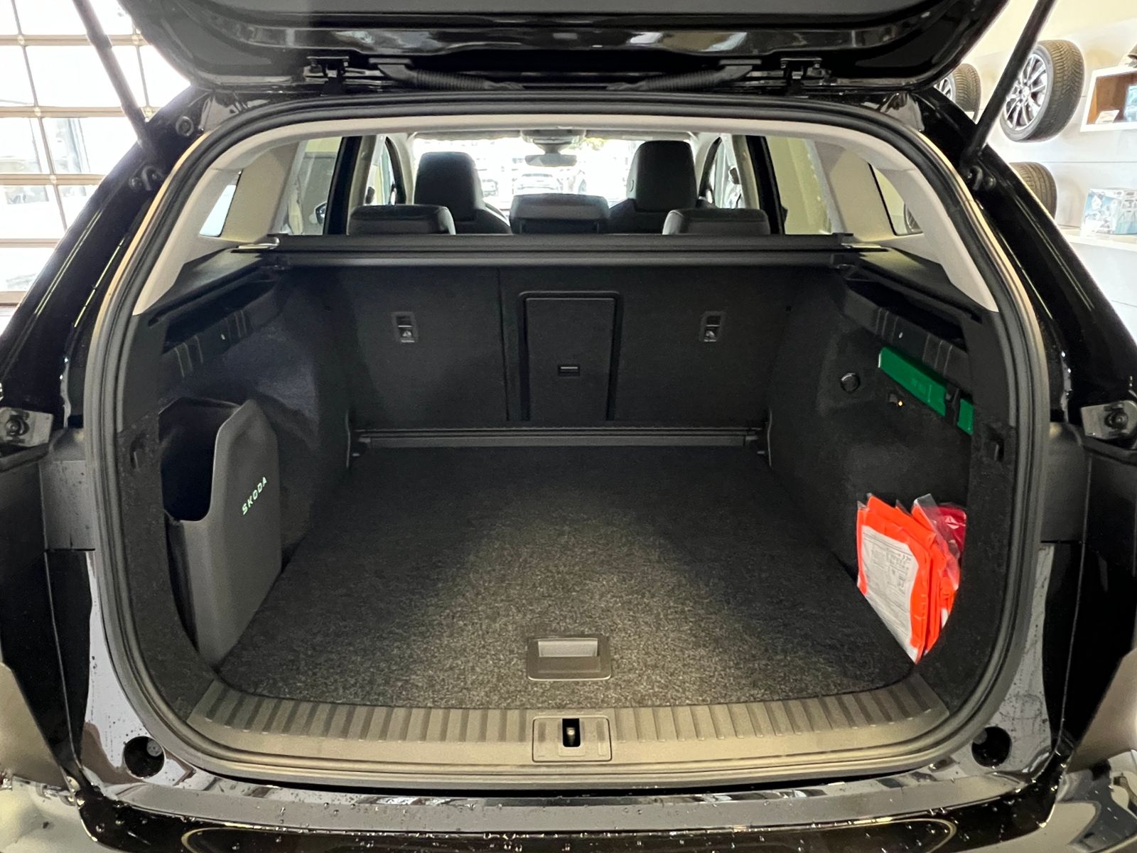 Fahrzeugabbildung SKODA Enyaq 85 *AHK, LED, ACC, 20"-LM*