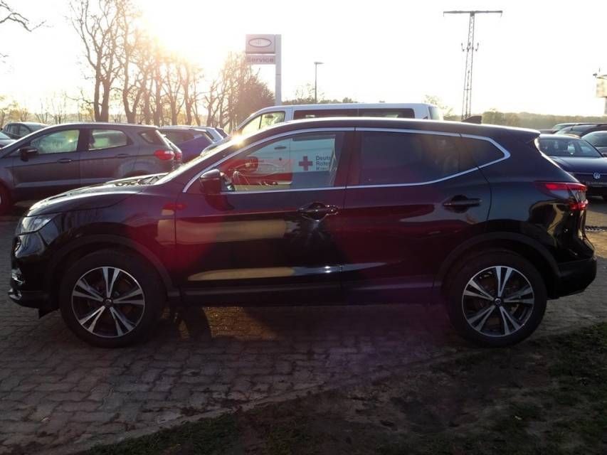 Fahrzeugabbildung Nissan Qashqai 1,3 DIG-T N-Connecta Winterpaket