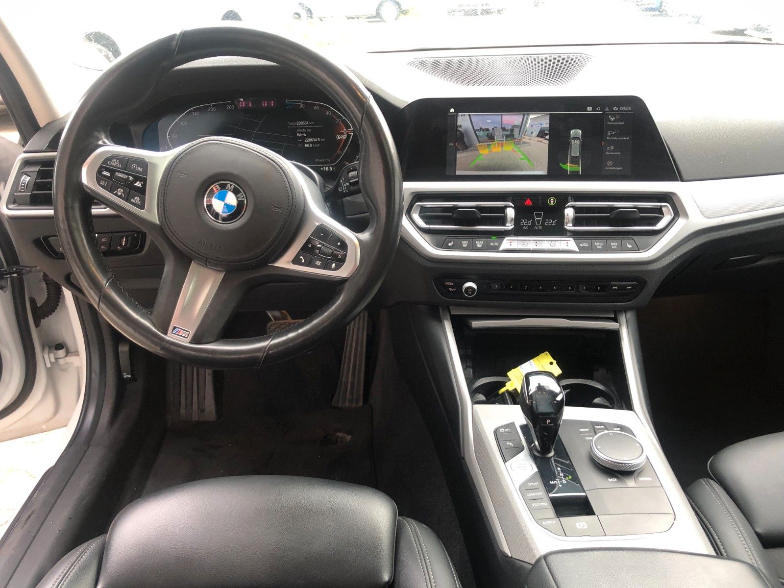 Fahrzeugabbildung BMW 320 d Touring Advantage Panoramadach