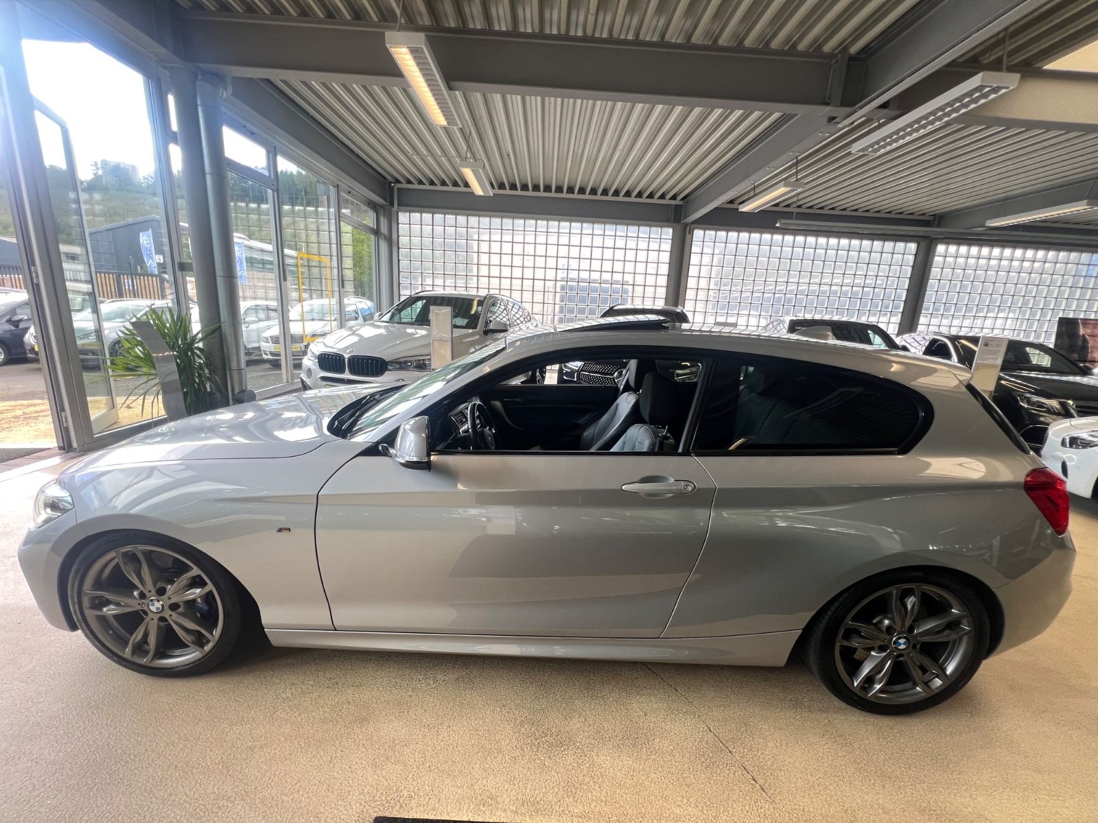 Fahrzeugabbildung BMW M135 i xDrive * SCHIEBEDACH * LEDER *