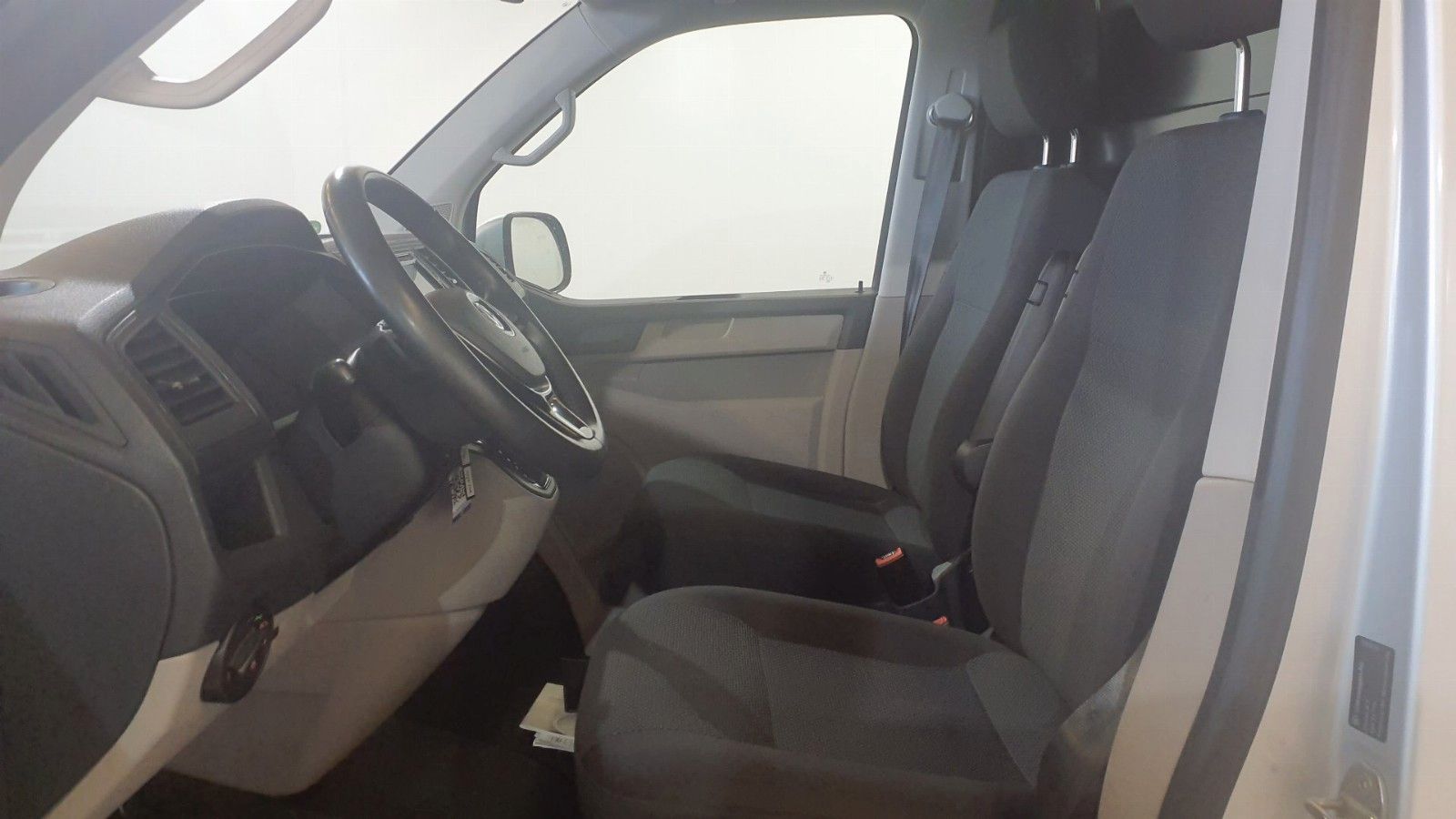 Fahrzeugabbildung Volkswagen T6 Transporter Kasten lang DSG 4Motion LED AHK