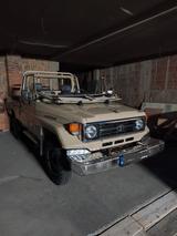 Toyota Land Cruiser 4,5 fzj 75  Militärversion - Toyota Land Cruiser mit Benzin-Antrieb: Geländewagen