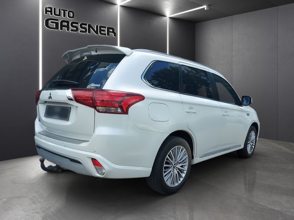 Fahrzeugabbildung Mitsubishi Outlander PHEV Spirit PLUS 2.4 4WD Navi Leder