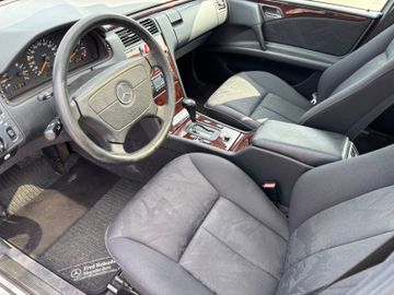 Mercedes E 230 - 5