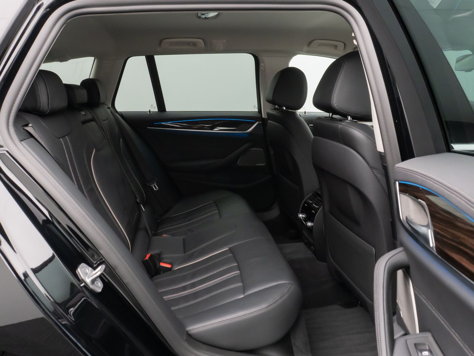 Fahrzeugabbildung BMW 530e xD LuxuryLine 360°Laser HUD DAB H/K ACC AHK